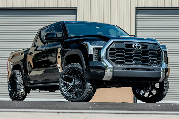 Фото дисков 4PLAY 4P55 Черный глянец на Toyota Tundra III