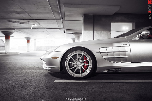 Фото дисков Anrky AN33 Глянцевый лак на Mercedes-Benz SLR McLaren