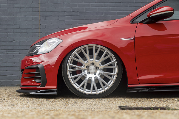 Фото дисков Rotiform LSE Сатиновый лак на Volkswagen Golf VII