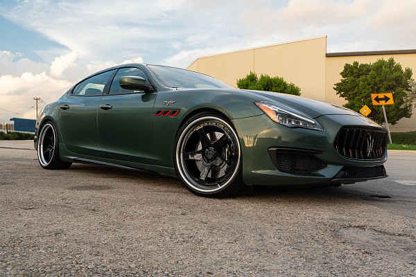 Фото дисков AL13 C005R Черный глянец на Maserati Quattroporte VI