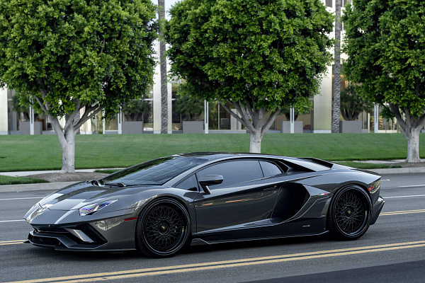 Фото дисков HRE 501 Черный сатин на Lamborghini Aventador