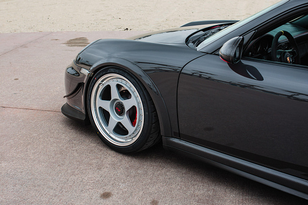 Фото дисков HRE 305 Серебро на Porsche 911 VI