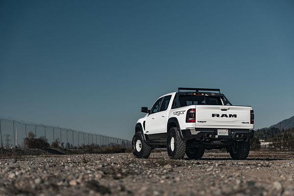Фото дисков Black Rhino BARRAGE Белый сатин на Ram 1500 V
