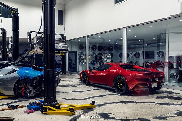 Фото дисков Anrky AN17 Черный глянец на Ferrari 296