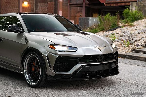 Фото дисков 1886 Wheels S007 Черный глянец на Lamborghini Urus