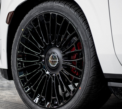 Фото дисков Brixton Forged LX01 на Cadillac Escalade V
