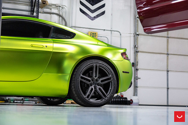 Фото дисков Vossen HF-1 Сатиновый графит на Aston Martin Vantage 3