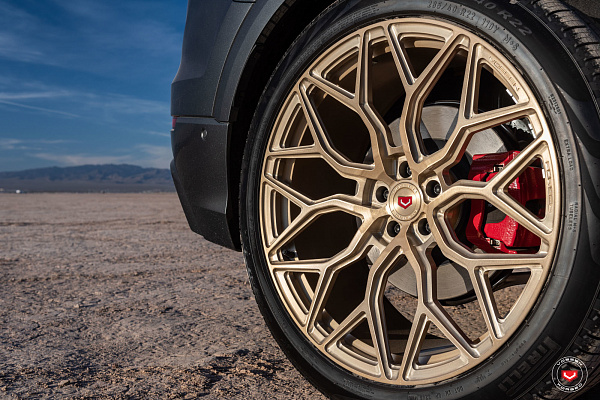 Фото дисков Vossen S17-01 Сатиновая шампань на Audi Q8