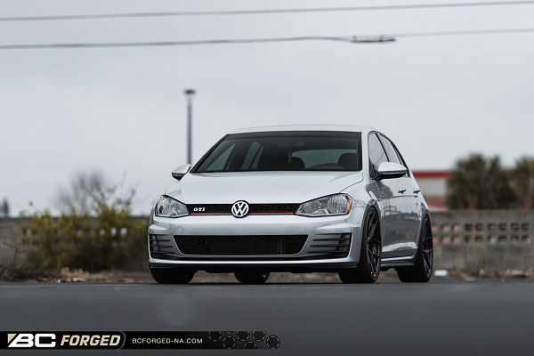 Фото дисков BC Forged HCS21 Глянцевый темный лак на Volkswagen Golf VII