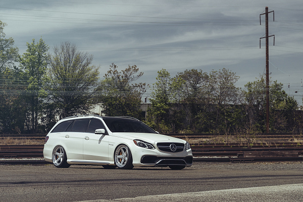 Фото дисков Rotiform PNT Серебро на Mercedes-Benz E-Class (W212, S212, C207)