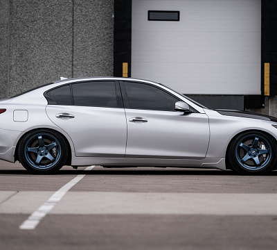Фото дисков Motegi Racing CS5 на Infiniti Q50