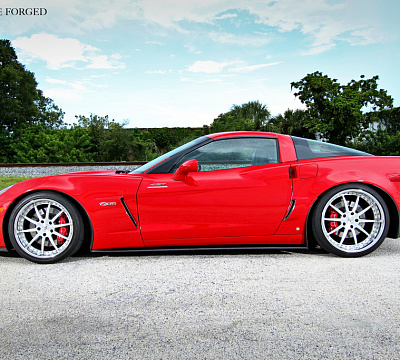 Фото дисков Strasse Wheels R10 Signature на Chevrolet Corvette C6