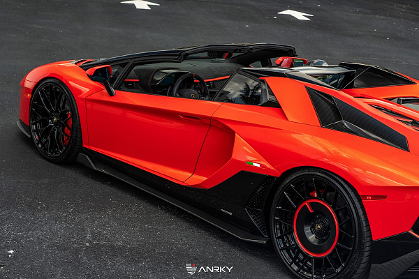 Фото дисков Anrky AN20 Черный глянец на Lamborghini Aventador