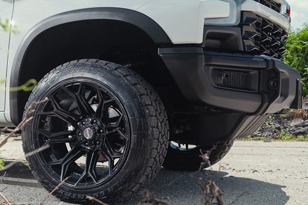 Фото дисков 4PLAY 4P83 Черный глянец на Chevrolet Silverado IV