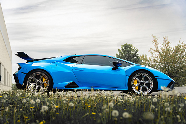 Фото дисков Brixton Forged MW03 Полированный лак на Lamborghini Huracan