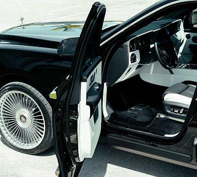 Фото дисков Vossen S17-16 на Rolls-Royce Cullinan