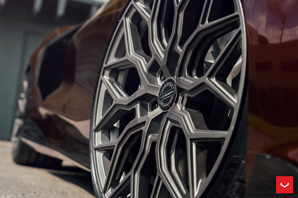 Фото дисков Vossen HF-2 Сатиновый графит на Chevrolet Corvette C8