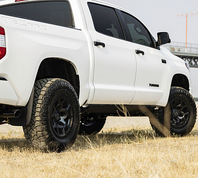 Фото дисков Black Rhino OVERLAND на Toyota Tundra II