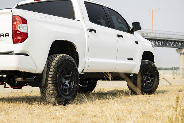 Фото дисков Black Rhino OVERLAND Черный сатин на Toyota Tundra II