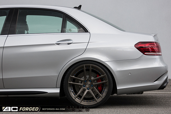 Фото дисков BC Forged HCS01 Глянцевый темный лак на Mercedes-Benz E-Class (W212, S212, C207)