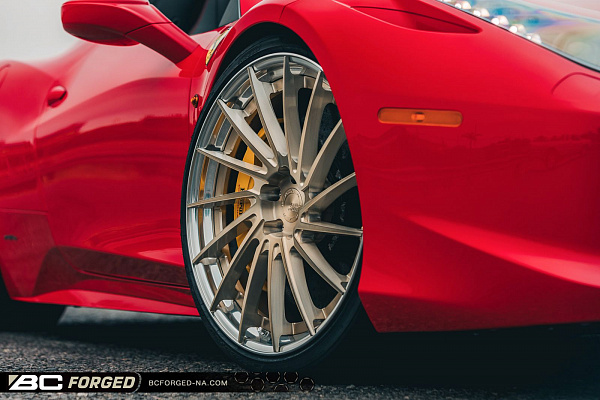 Фото дисков BC Forged HCA215 Глянцевая шампань на Ferrari 458
