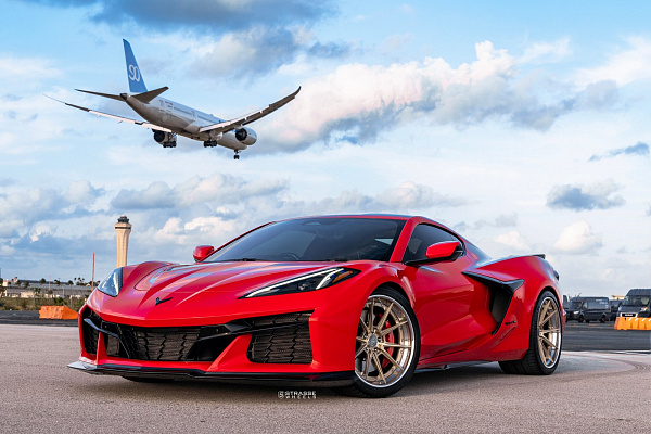 Фото дисков Strasse Wheels SV10 Deep Concave FS Сатиновая шампань на Chevrolet Corvette C8