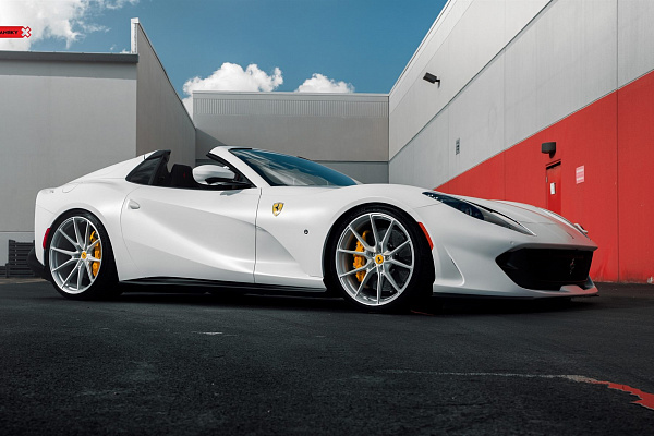 Фото дисков Anrky AN12 Глянцевый лак на Ferrari 812