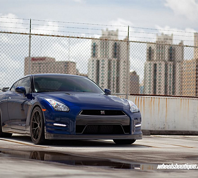 Фото дисков HRE P101 на Nissan GT-R