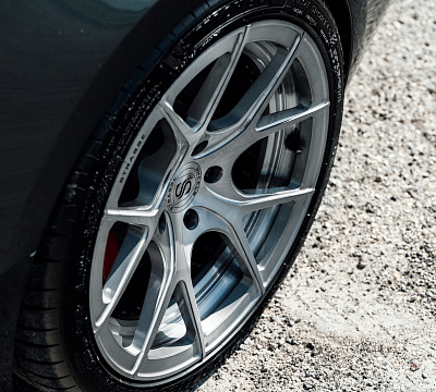 Фото дисков Strasse Wheels SM5R Deep Concave Duoblock на Cadillac ATS