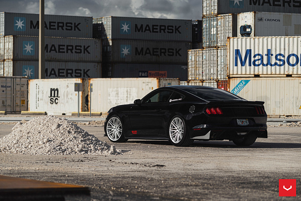 Фото дисков Vossen VFS-4 Серебро на Ford Mustang VI