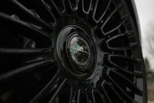 Фото дисков Brixton Forged LX01 Черный глянец на Rolls-Royce Cullinan