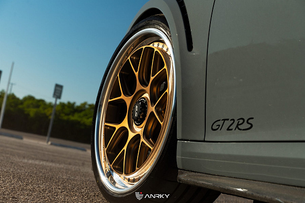 Фото дисков Anrky JDX-314 Сатиновое золото на Porsche 911 VII