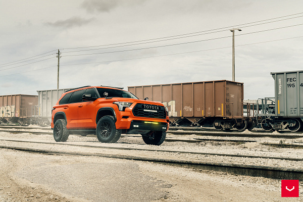 Фото дисков Vossen HF6-4 Глянцевый темный лак на Toyota Sequoia III