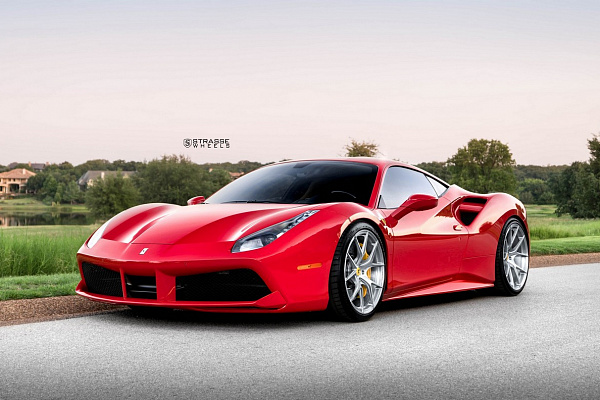 Фото дисков Strasse Wheels SM5R Deep Concave Monoblock Глянцевый лак на Ferrari 488