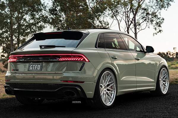 Фото дисков Strasse Wheels SV10M Deep Concave FS Глянцевый лак на Audi Q8