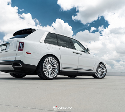 Фото дисков Anrky RF-382 на Rolls-Royce Cullinan