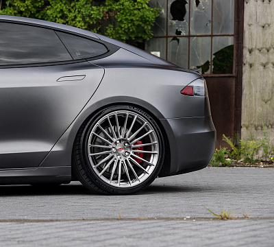 Фото дисков Vossen S17-04 на Tesla Model S