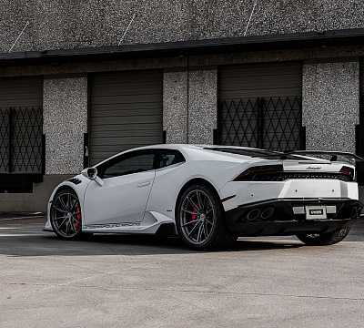 Фото дисков HRE P104SC на Lamborghini Huracan
