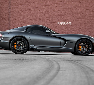 Фото дисков Strasse Wheels SM5 Deep Concave на Dodge Viper