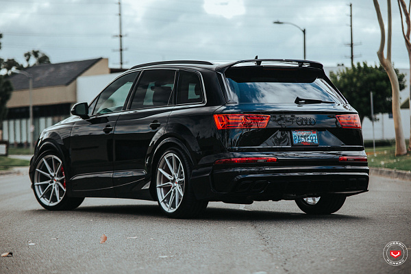 Фото дисков Vossen EVO-2R Глянцевый лак на Audi Q7 (4M)