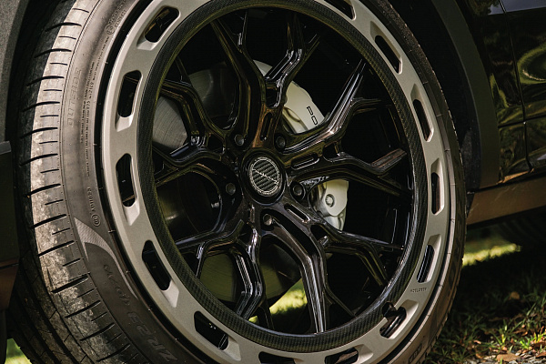 Фото дисков Brixton Forged PF13-RS Aerotech Черный глянец на Porsche Cayenne III