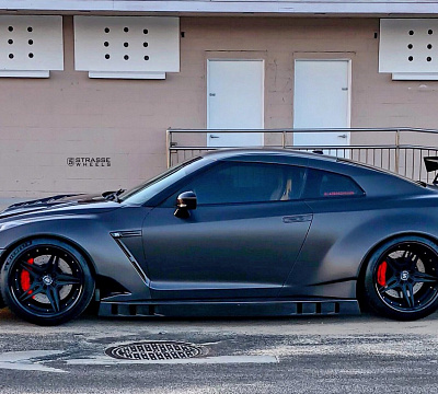 Фото дисков Strasse Wheels SV2 Deep Concave FS на Nissan GT-R