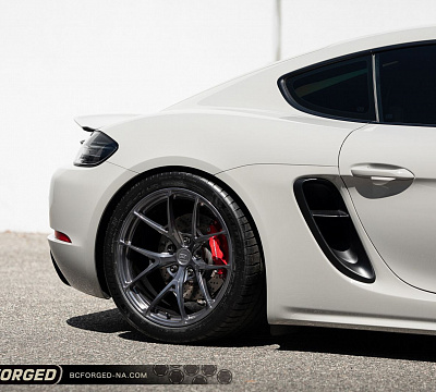 Фото дисков BC Forged RZ25 на Porsche Cayman II