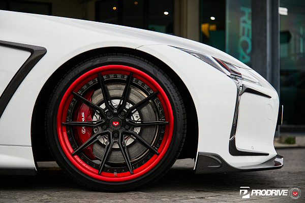 Фото дисков Vossen EVO-2R (3-Piece) Черный глянец на Lexus LC 500