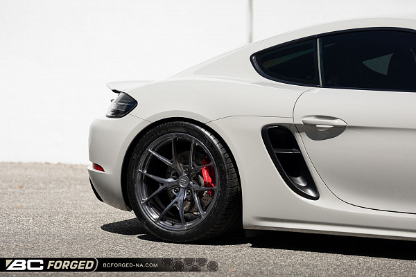 Фото дисков BC Forged RZ25 Глянцевый графит на Porsche Cayman II