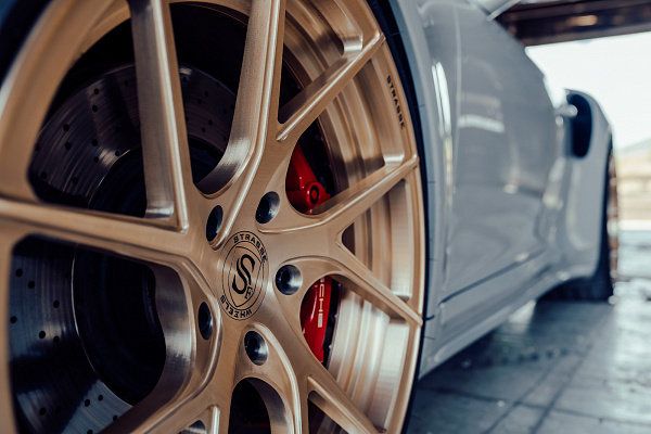 Фото дисков Strasse Wheels SM5RT Deep Concave Duoblock Сатиновая шампань на Porsche 911 VII