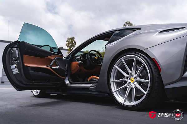 Фото дисков NOVITEC NF8 Глянцевый лак на Ferrari 812
