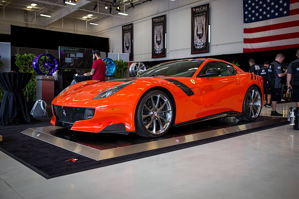 Фото дисков HRE P204 Глянцевый темный лак на Ferrari F12