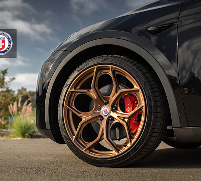 Фото дисков HRE P111SC на Tesla Model Y