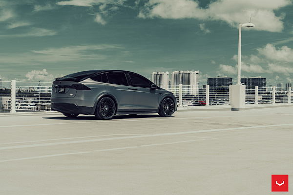 Фото дисков Vossen HF-8 Черный глянец на Tesla Model X